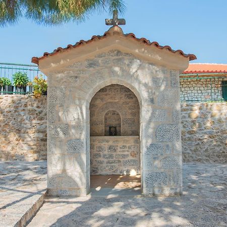 Vetilios Lithos Boutique Hotel Neo Oitilo Bagian luar foto