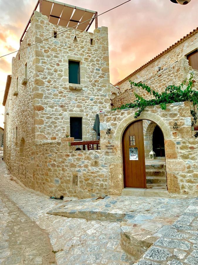 Vetilios Lithos Boutique Hotel Neo Oitilo Bagian luar foto