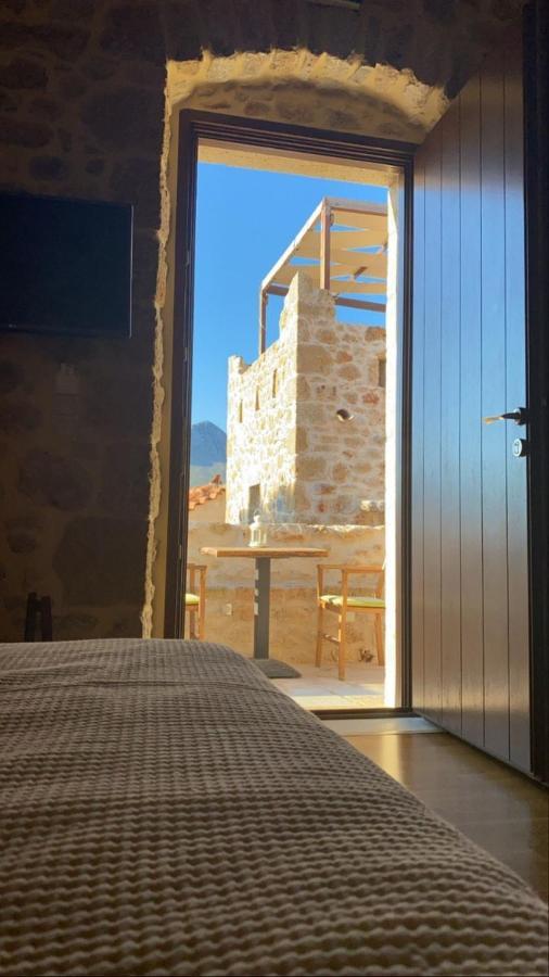 Vetilios Lithos Boutique Hotel Neo Oitilo Bagian luar foto