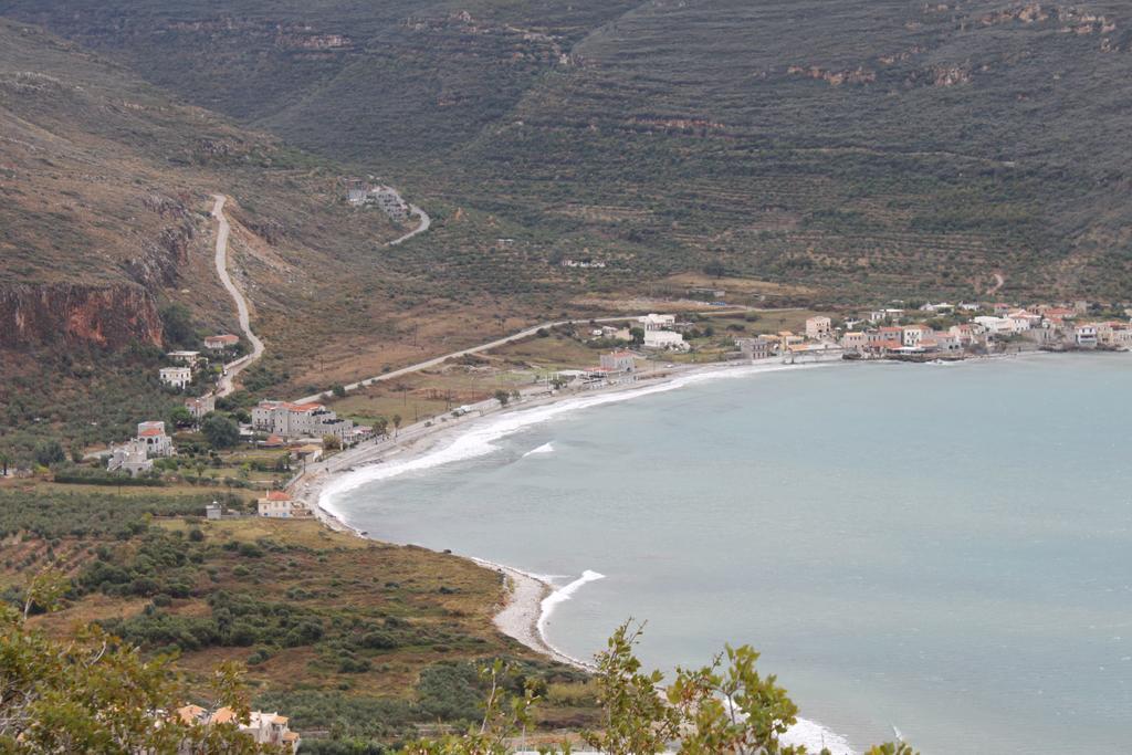 Vetilios Lithos Boutique Hotel Neo Oitilo Bagian luar foto