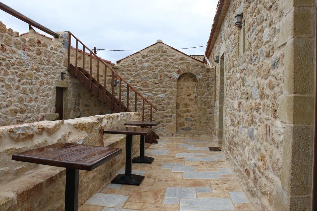 Vetilios Lithos Boutique Hotel Neo Oitilo Bagian luar foto