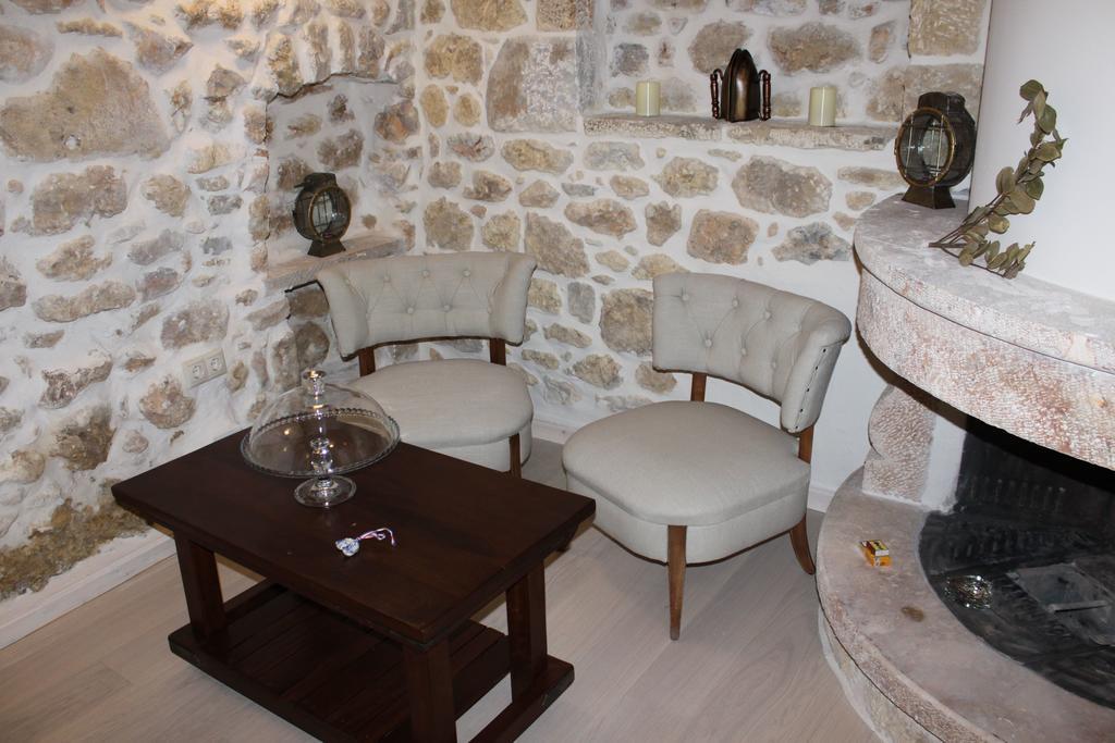 Vetilios Lithos Boutique Hotel Neo Oitilo Bagian luar foto