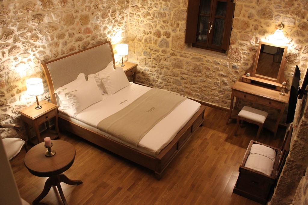 Vetilios Lithos Boutique Hotel Neo Oitilo Bagian luar foto