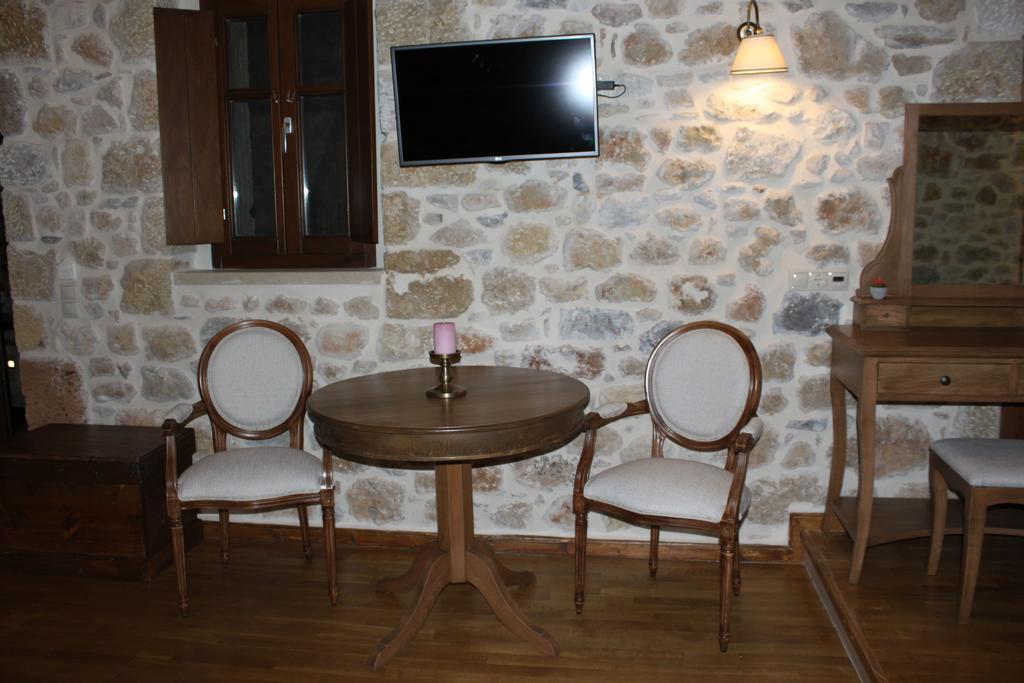 Vetilios Lithos Boutique Hotel Neo Oitilo Bagian luar foto