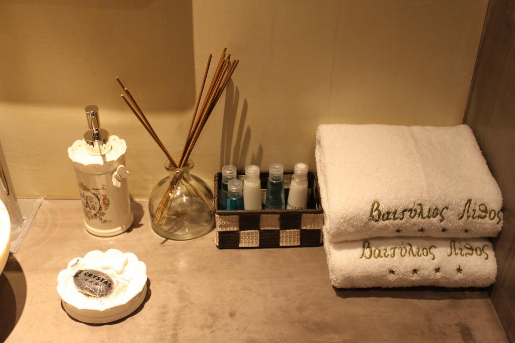 Vetilios Lithos Boutique Hotel Neo Oitilo Bagian luar foto