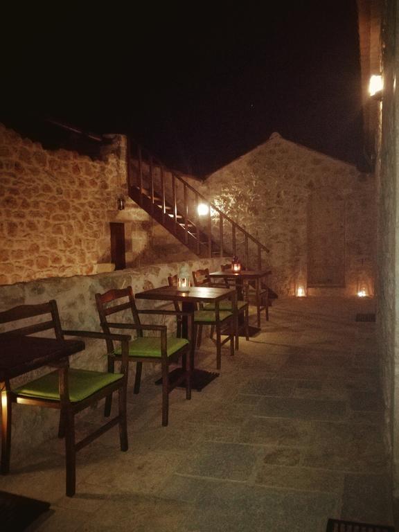 Vetilios Lithos Boutique Hotel Neo Oitilo Bagian luar foto