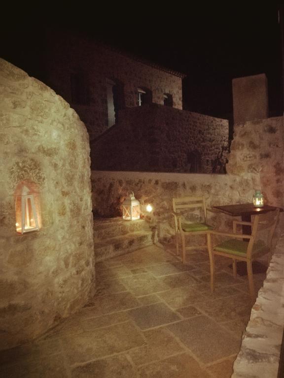 Vetilios Lithos Boutique Hotel Neo Oitilo Bagian luar foto