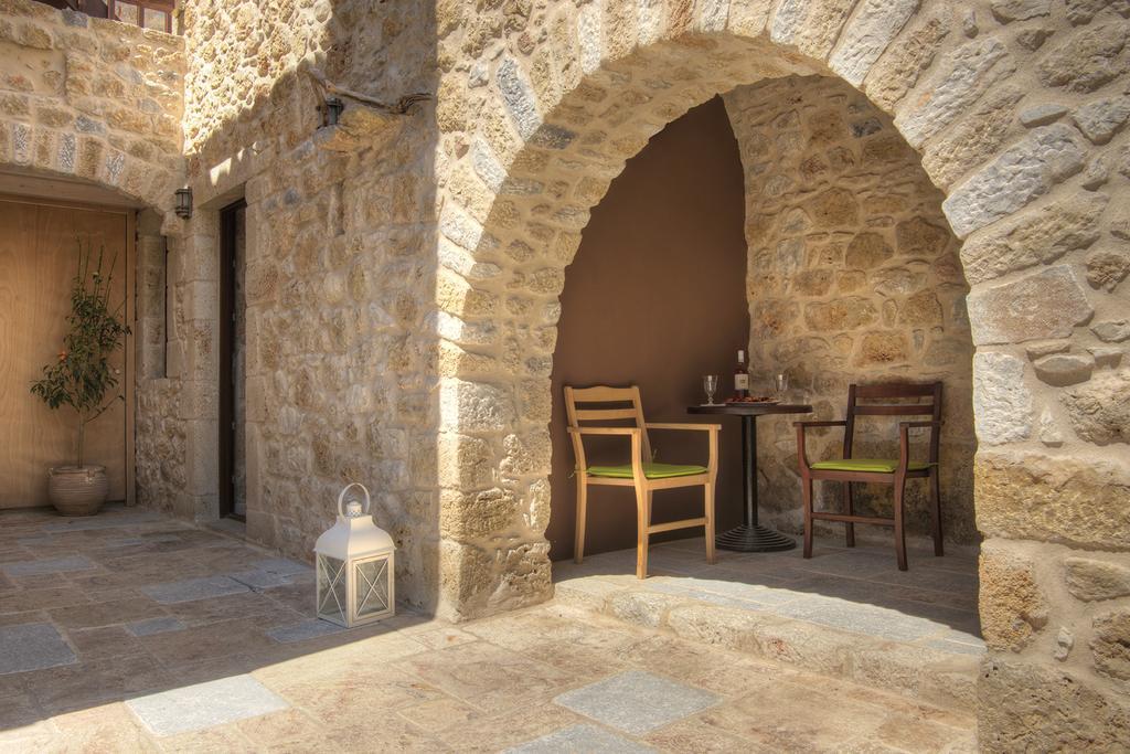 Vetilios Lithos Boutique Hotel Neo Oitilo Bagian luar foto