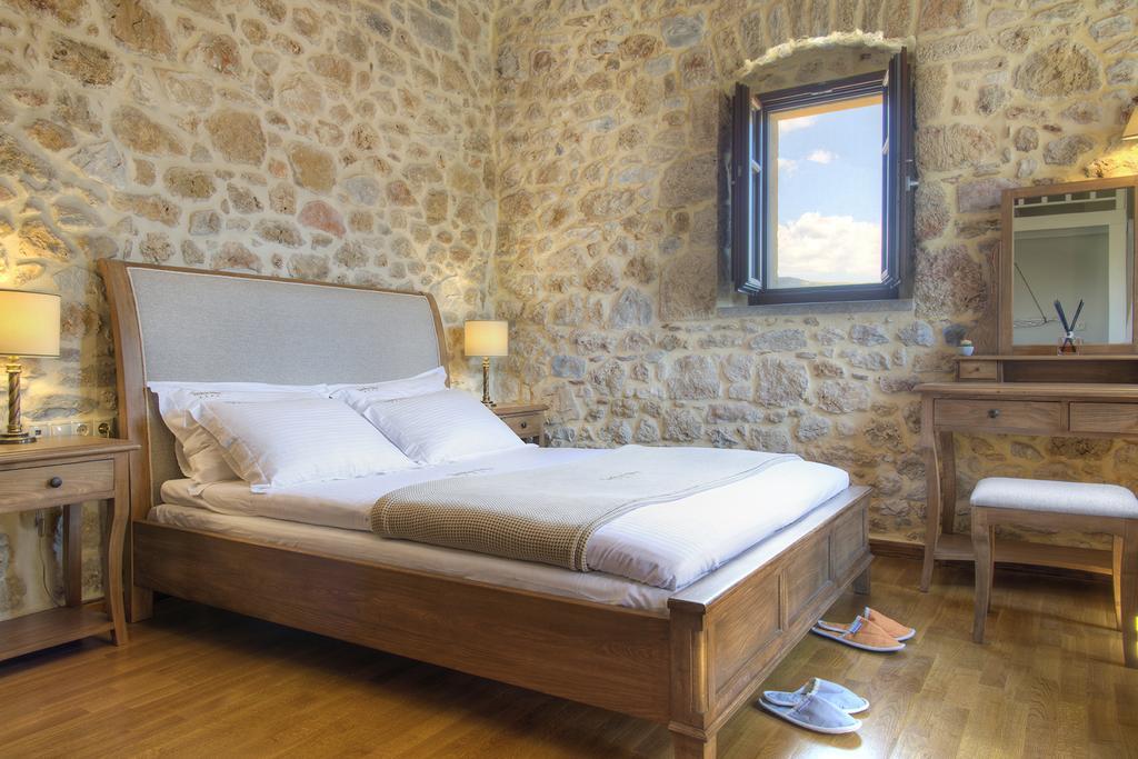 Vetilios Lithos Boutique Hotel Neo Oitilo Bagian luar foto
