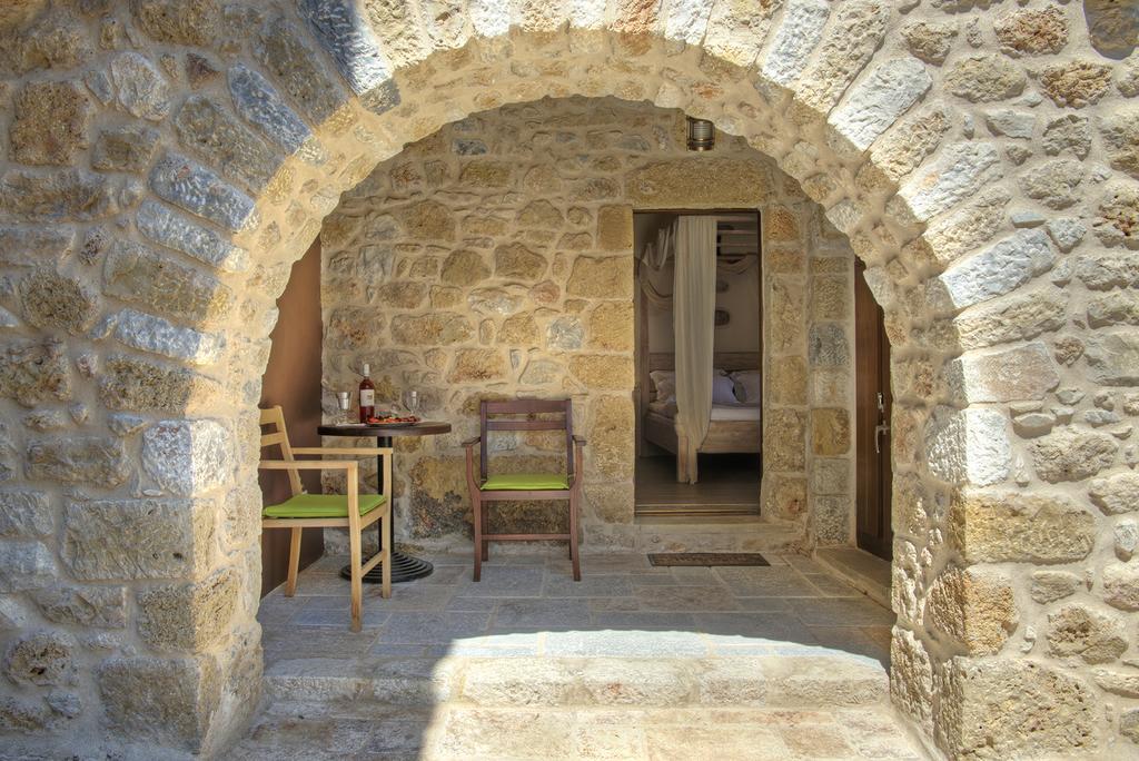 Vetilios Lithos Boutique Hotel Neo Oitilo Bagian luar foto