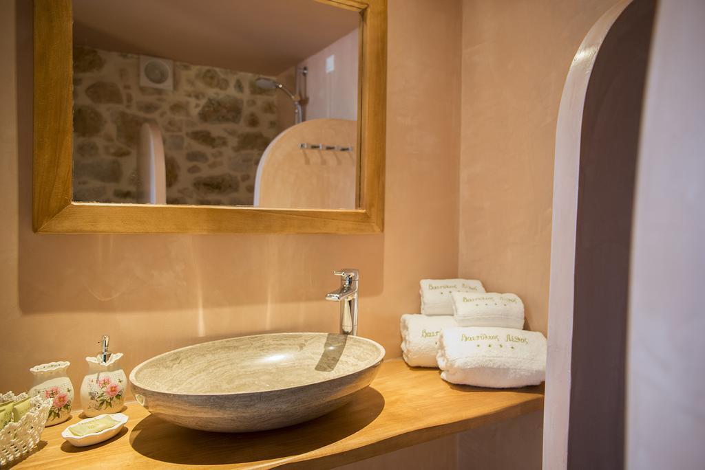 Vetilios Lithos Boutique Hotel Neo Oitilo Bagian luar foto