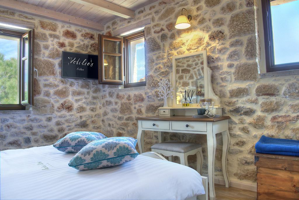 Vetilios Lithos Boutique Hotel Neo Oitilo Bagian luar foto