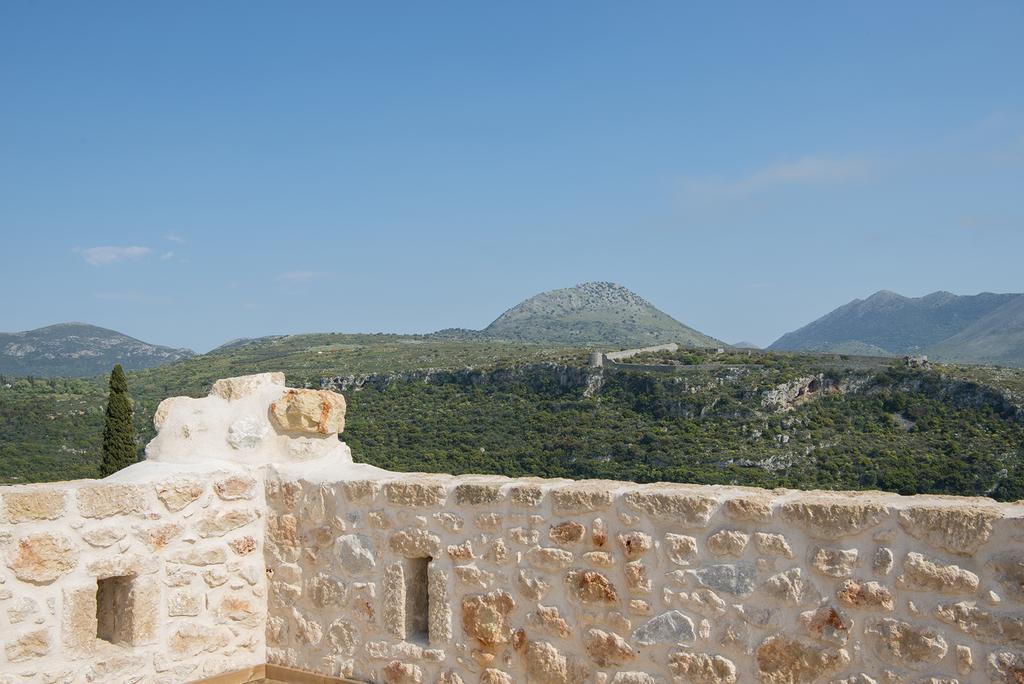 Vetilios Lithos Boutique Hotel Neo Oitilo Bagian luar foto