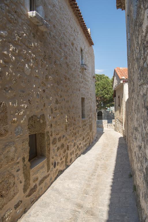 Vetilios Lithos Boutique Hotel Neo Oitilo Bagian luar foto