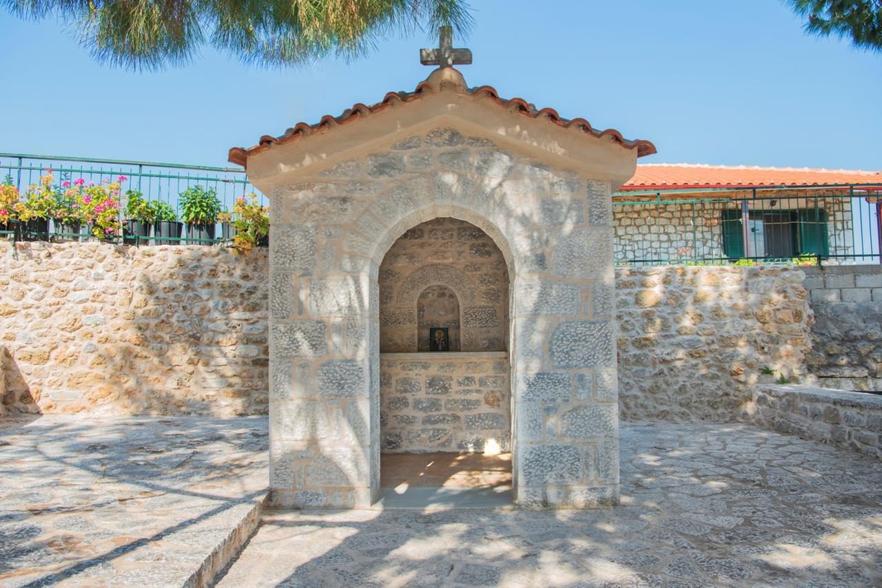Vetilios Lithos Boutique Hotel Neo Oitilo Bagian luar foto